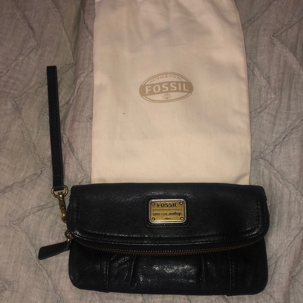 Fossil wristlet